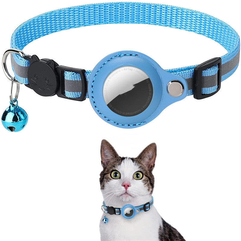 Track your cat with a reflective waterproof AirTag collar holder – safe and comfortable.