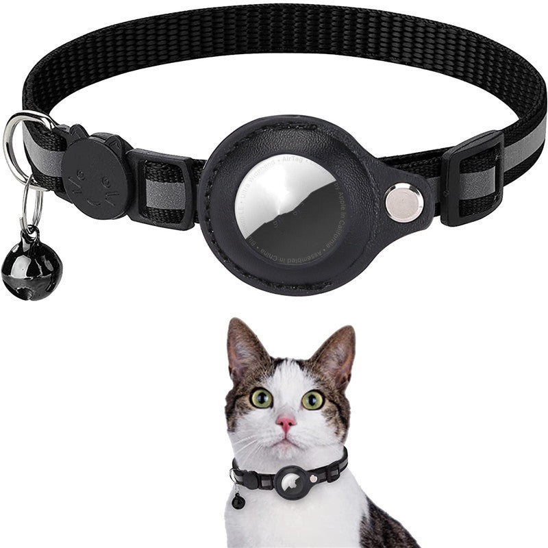 Track your cat with a reflective waterproof AirTag collar holder – safe and comfortable.