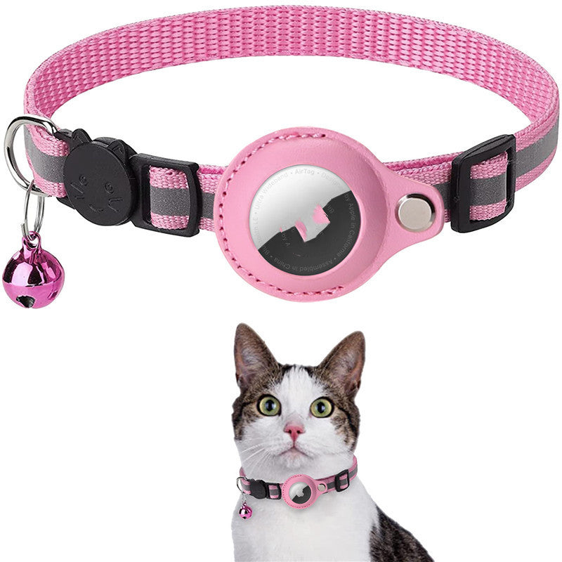 Track your cat with a reflective waterproof AirTag collar holder – safe and comfortable.