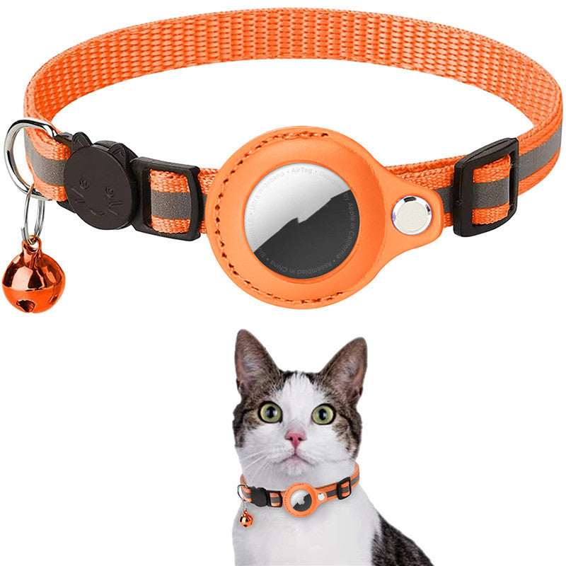 Track your cat with a reflective waterproof AirTag collar holder – safe and comfortable.