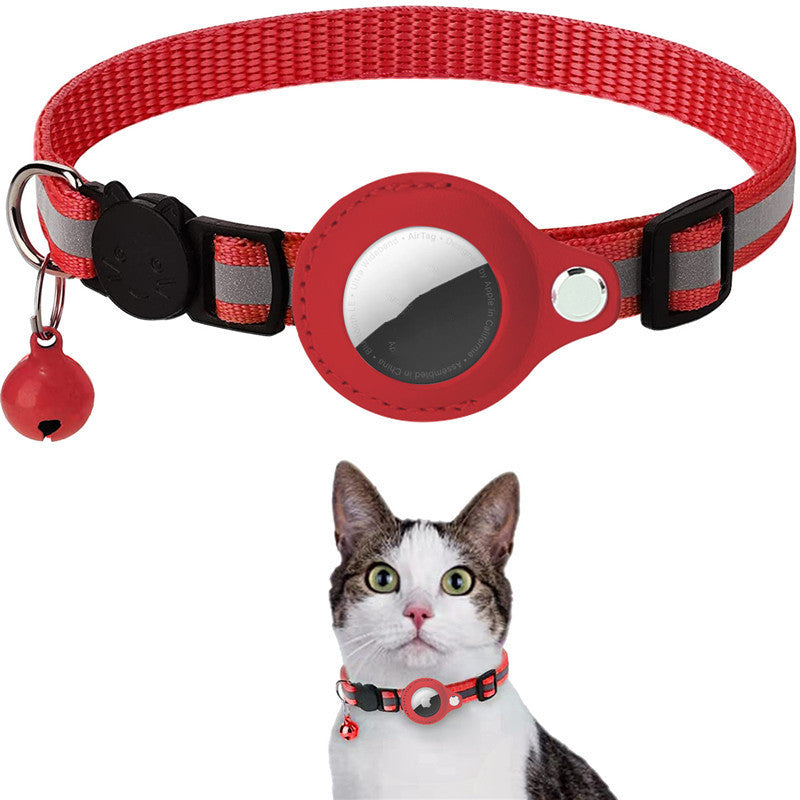 Track your cat with a reflective waterproof AirTag collar holder – safe and comfortable.